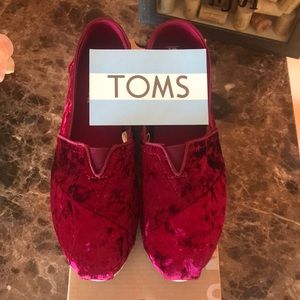 TOMS Black Cherry Velvet Classic Slip On NIB